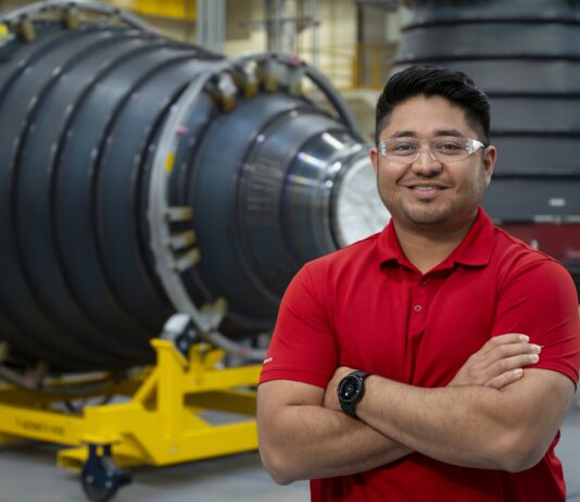 Meet Chris Pereira: NASA’s Artemis Mission Highlight As RS-25’s operations integrator, Chris Pereira is responsible for ensuring that the many pieces of the program – from tracking on-time procurement of supplies and labor loads to coordinating priorities on various in-demand machine centers – come together to deliver a quality product.