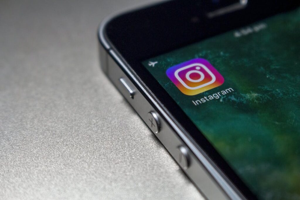 4 Ways to Fix Instagram keeps crashing, Instagram
