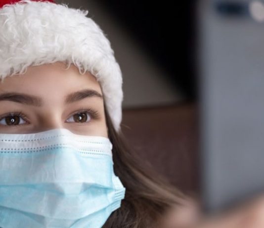 iOS 15.4: How To Unlock Your iPhone Using Face ID With A mask Face ID with a mask