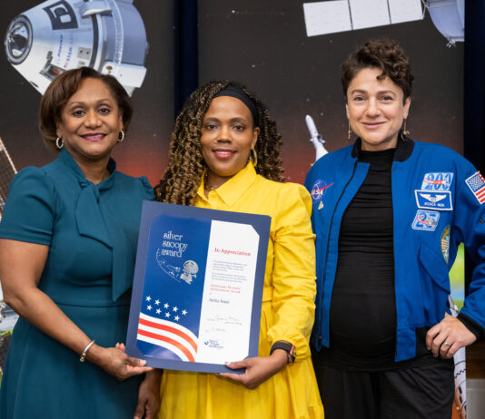 Anika Isaac’s Quest to Support NASA Employees Johnson Space Center employee Anika Isaac receives an award