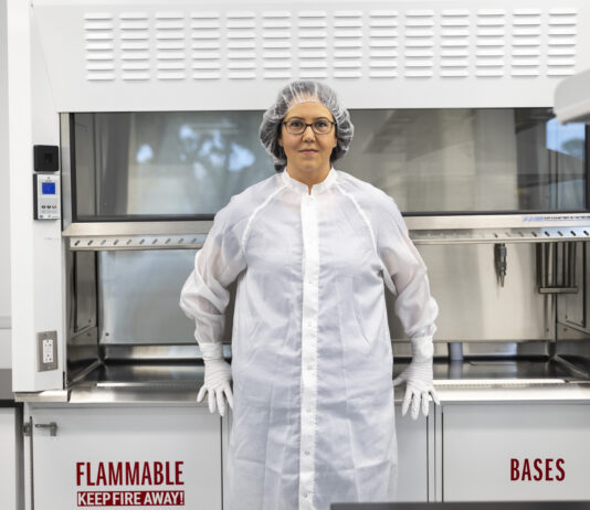 Andrea Harrington’s Leadership Advances Lunar Exploration Efforts – NASA A woman dressed in a white cleanroom suit in a curation laboratory.