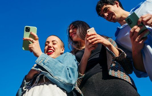 UK Study Links Friendships to Economic Opportunities | Meta New Research on the Relationship Between Friendships and Economic Opportunity in the UK | Meta