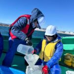 IAEA Chief and Experts Collect Seawater Samples Near Fukushima Le Directeur général de l’AIEA se joint à des experts internationaux pour prélever des échantillons d’eau de mer près de Fukushima