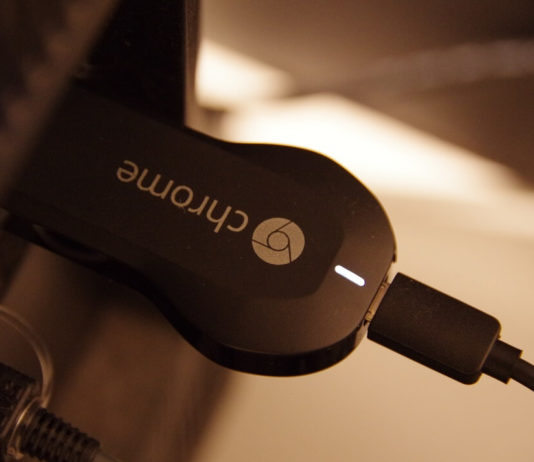 How to Setup a Chromecast device and Convert your normal HDTV into a Smart TV? Cromecast