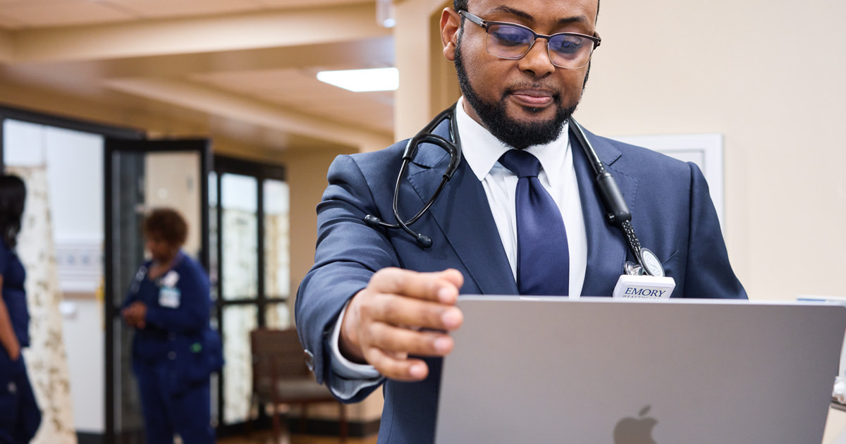 apple emory hillandale hospital dr tekleyes with macbook air lp.jpg.og .jpg Apple products transform care at Emory Healthcare