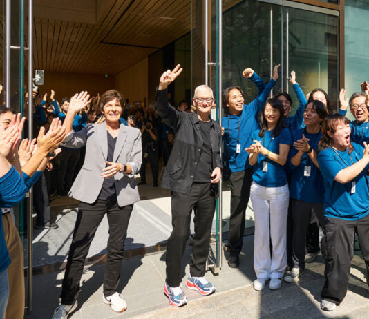 Apple’s historic Ginza store welcomes back eager shoppers Apple reopens iconic Ginza store to thousands of excited customers