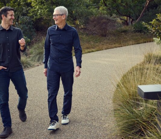 Tim Cook Transitioning to Apple Executive Chairman; John Ternus Named CEO Tim Cook to become Apple Executive Chairman John Ternus to become Apple CEO