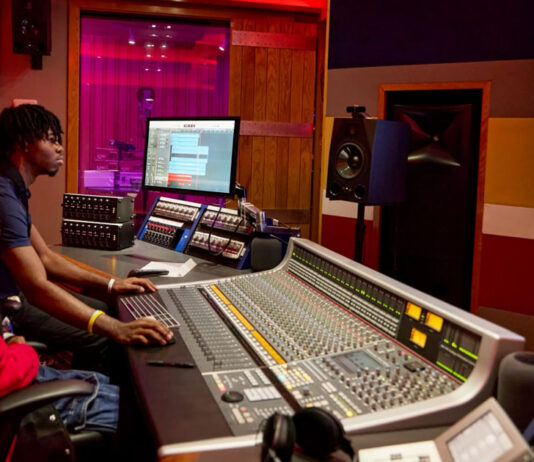 New Orleans students express creativity using iPads and Macs New Orleans students showcase their creativity with iPad and Mac