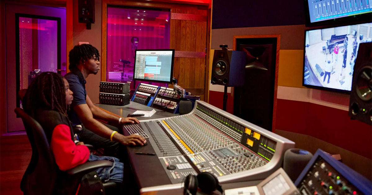 apple new orleans youth arts partners hero lp.jpg.og .jpg New Orleans students showcase their creativity with iPad and Mac