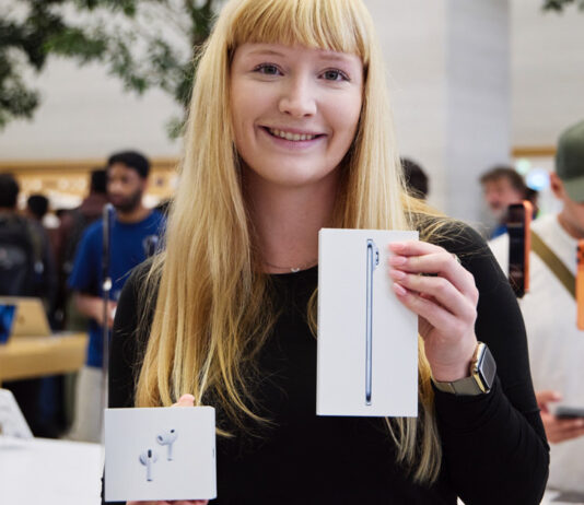 New iPhone, Apple Watch, AirPods hit stores uniquely The latest iPhone, Apple Watch, and AirPods arrive in Apple Store locations