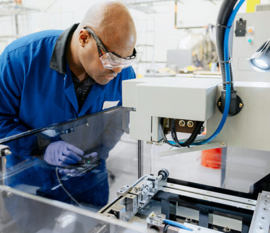 Apple Invests $500 Million to Boost U.S. Supply Chain Apple expands U.S. supply chain with $500 million commitment