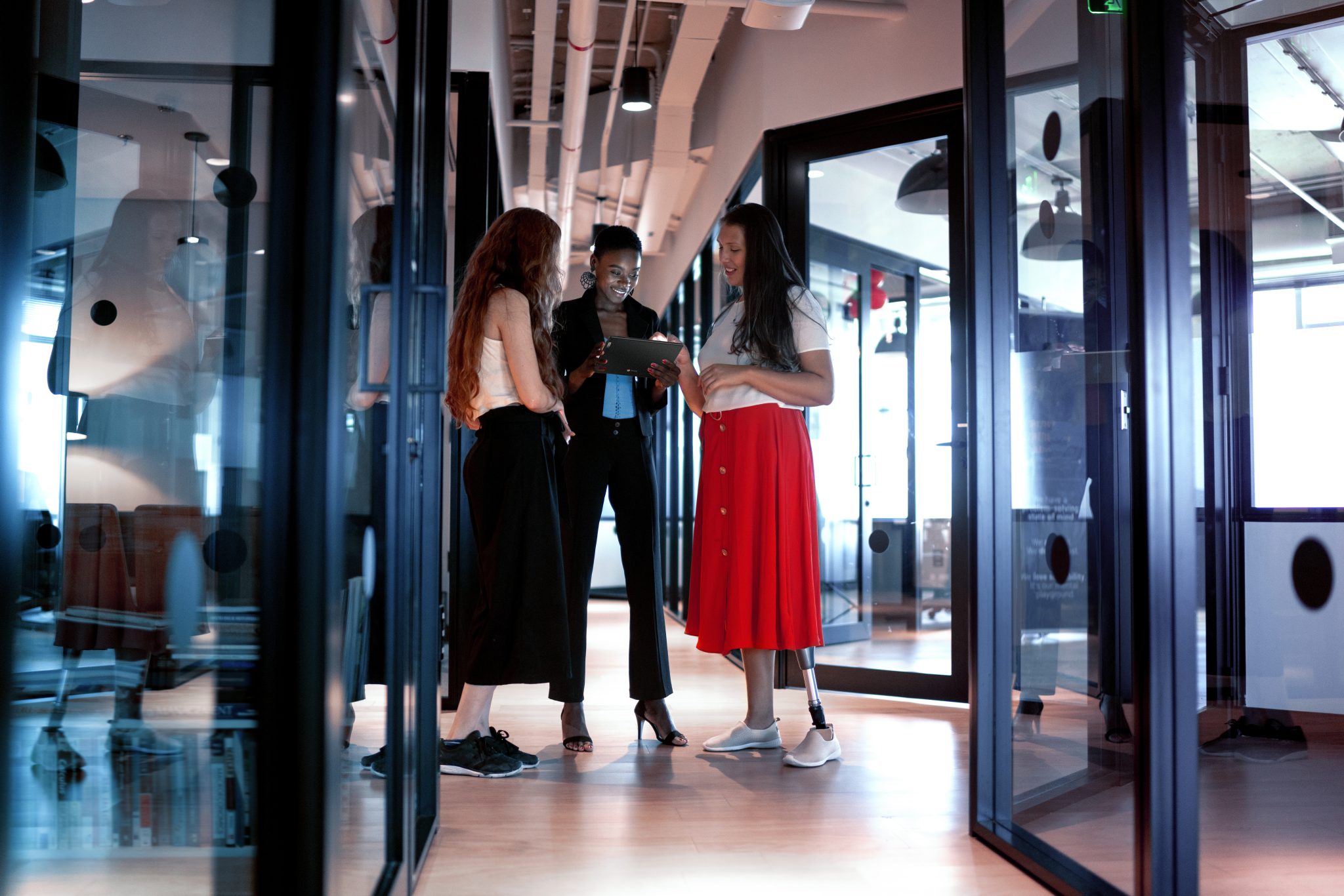 Lenovo Unveils ThinkSmart One Pro—AI-Driven Integrated Collaboration Solution for Small Rooms - Lenovo StoryHub