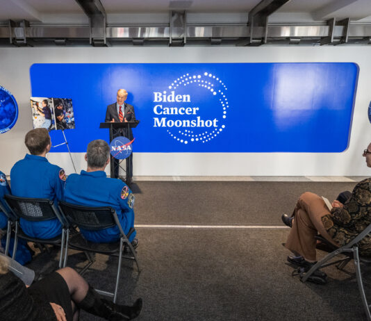 NASA Officials to Address Space-Based Cancer Research Advancements NASA Administrator Bill Nelson delivers remarks to an audience that includes NASA astronauts during an event with Department of Health and Human Services Secretary Xavier Becerra to highlight how the agencies are making progress toward President Joe Biden and First Lady Jill Biden’s Cancer Moonshot initiative, March 21, 2024, in the Earth Information Center at the Mary W. Jackson NASA Headquarters building in Washington.