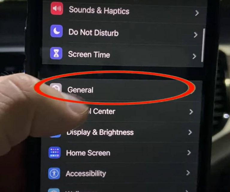 How To Connect iPhone 13 To Apple CarPlay?
