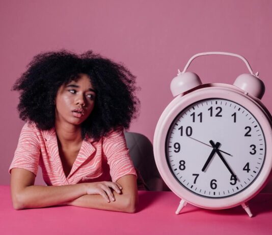 4 Quick Ways To Set An Alarm On Your Mac 4 Quick Ways To Set An Alarm On Your Mac