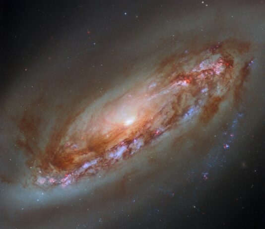 NASA’s Hubble Reveals Fresh Image of Galaxy M90 NASA Logo