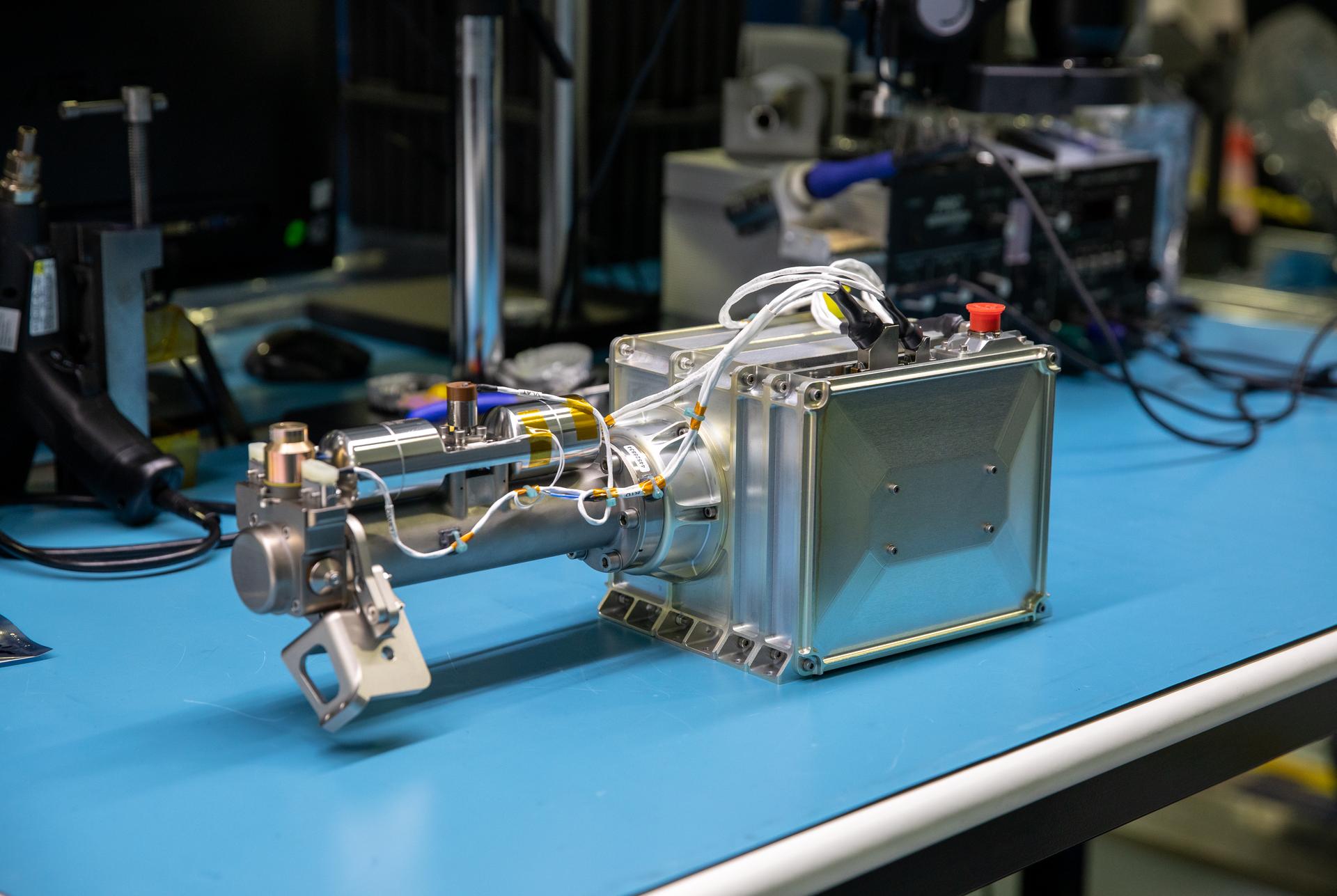 ksc 20230221 ph kls01 0016large.jpg Image shows a silver square science instrument on blue table