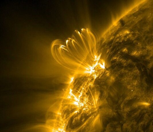 NASA Observes Coronal Loop Flickers Preceding Major Solar Flares NASA Solar Observatory Sees Coronal Loops Flicker Before Big Flares - NASA Science