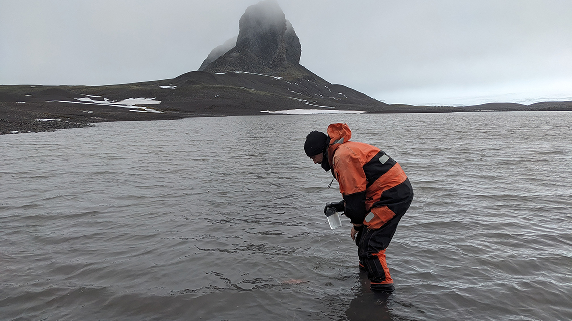 IAEA Experts Find Evidence of Microplastic Pollution in Antarctica from NUTEC Plastics Research Mission