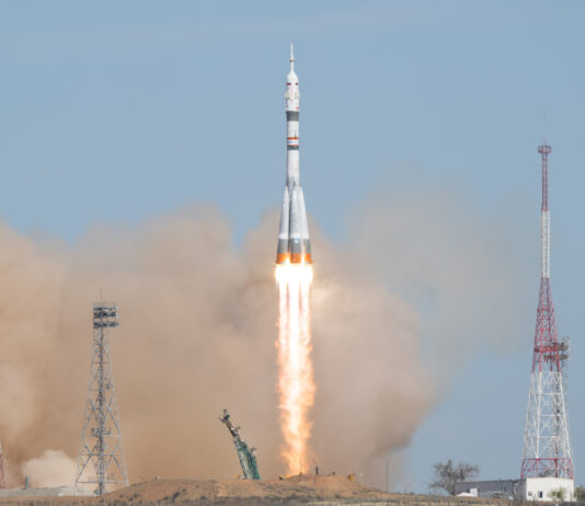 Astronauts Successfully Dock at Space Station, Confirms NASA The Soyuz MS-27 rocket launches to the International Space Station with NASA astronaut Jonny Kim, and Roscosmos cosmonauts Sergey Ryzhikov and Alexey Zubritskiy aboard.