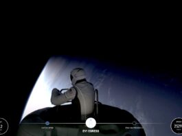 Polaris Dawn Crew Innovates Spacewalk Techniques Polaris Dawn astronauts perform spacewalk