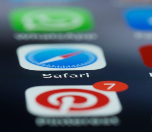 How To Add A Background To Safari In iOS 15