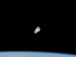 Understanding Spacewalks: A Guide for Students (Grades 5-8) ¿Qué es una caminata espacial? (Grados 5.o a 8.o) - NASA