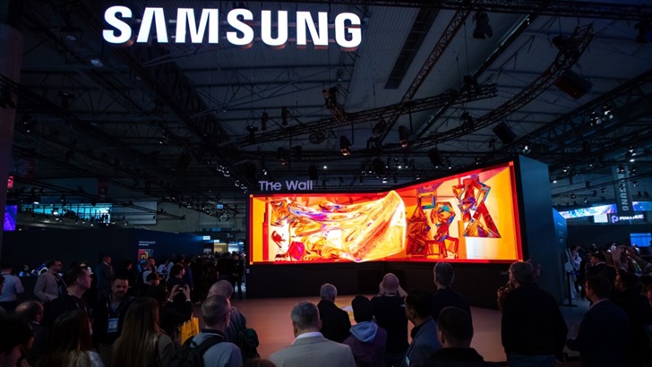 [Photo] An Inside Look at ISE 2025: Samsung Presents Color E-Paper and the Future of Commercial Displays