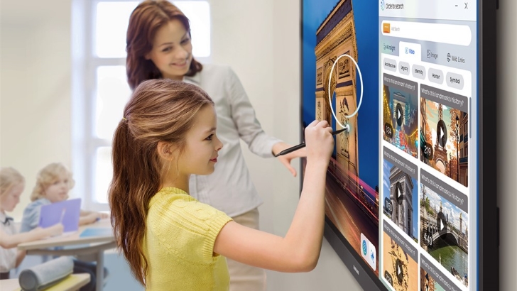 Samsung Brings New AI Power to Its Interactive Display at Bett 2025