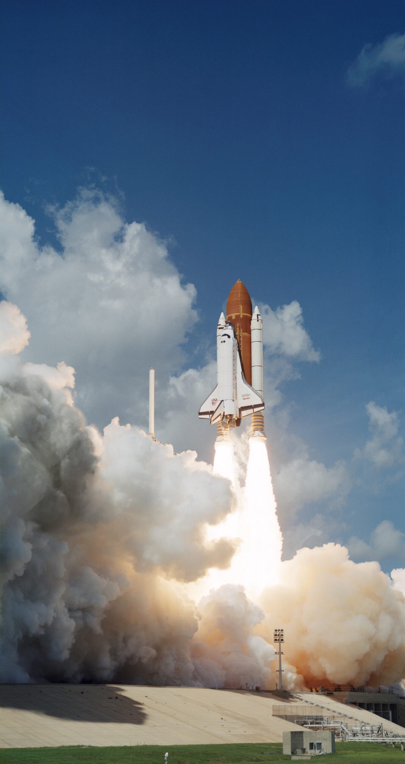 sts 34 11 liftoff s34 s 023.jpg STS-34 astronauts