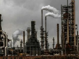 VR Training Boosts Safety for Oil and Gas Workers How can VR training in oil and gas industry enhance employee security