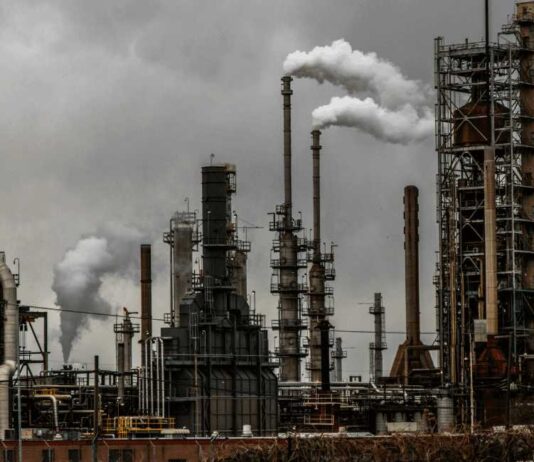 VR Training Boosts Safety for Oil and Gas Workers How can VR training in oil and gas industry enhance employee security