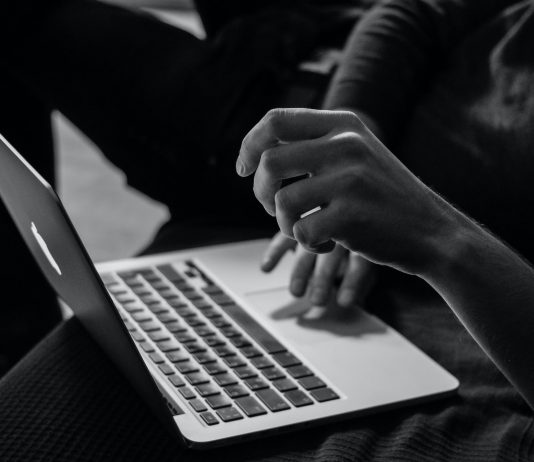 8 Things To Consider Before Choosing A Web Hosting Server web hosting
