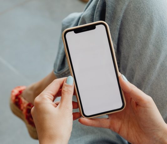 White Screen On New iPhone 14 Pro Max: Fixed White screen